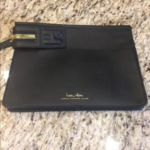 India Hicks new Big Zipper clutch in black